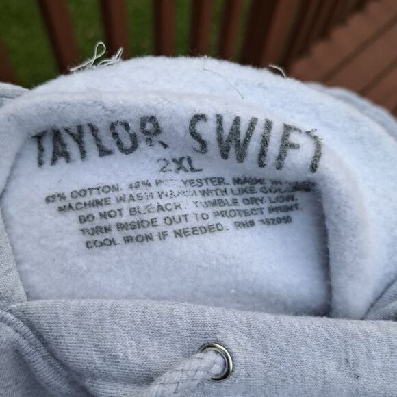 Taylor Swift Hoodie 2XL Gray Red Taylor's Version Pullover Swifties - Picture 9 of 12